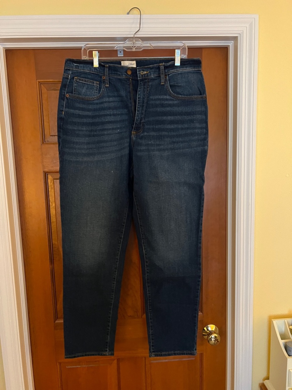 Universal Thread Dark Wash Slim Straight Women’s Jeans